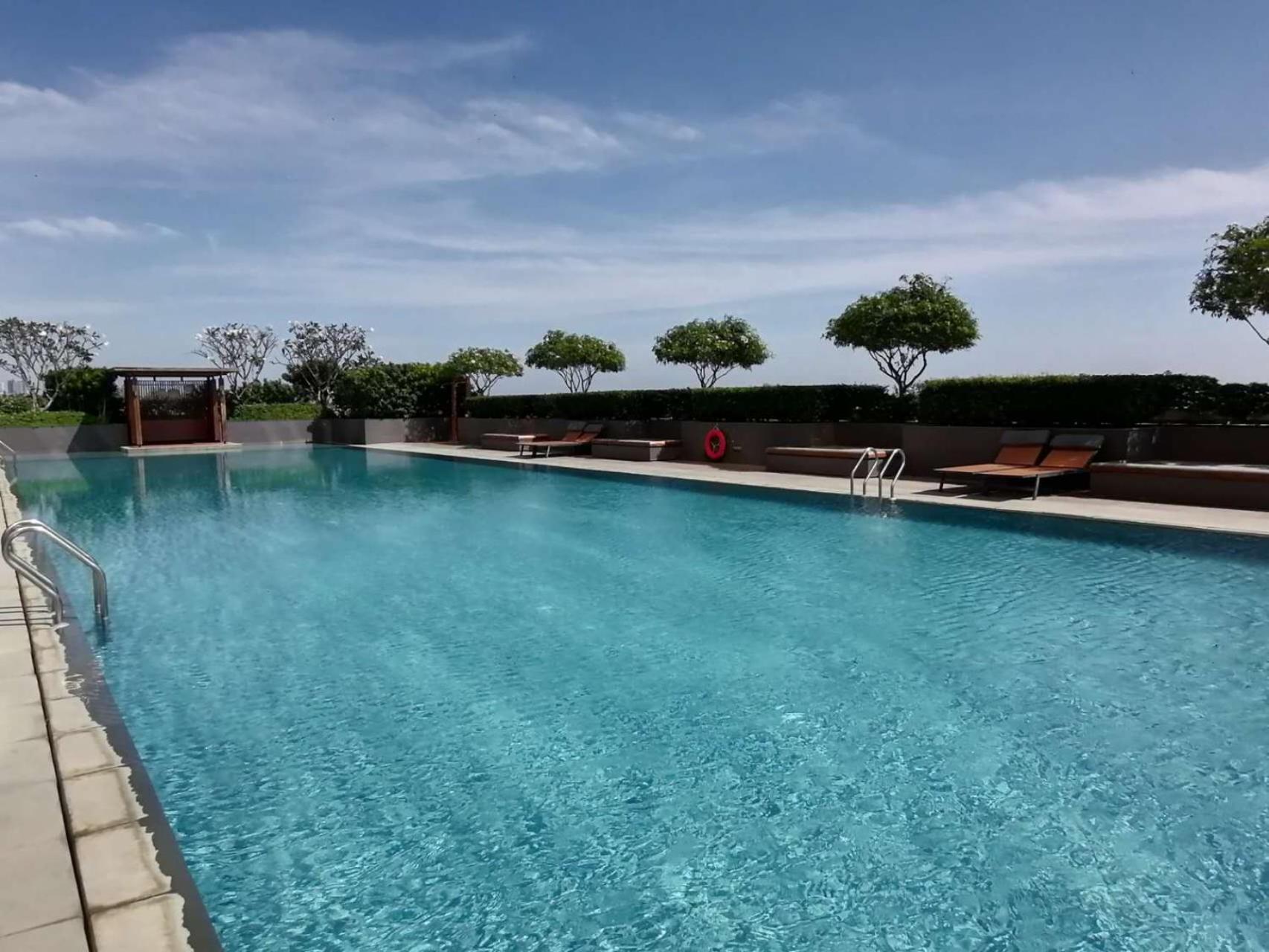 Impian II - The Peak Residence Phnom Penh Extérieur photo